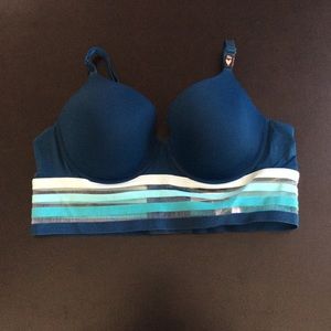 New Victoria’s Secret T-shirt lined demi bra.